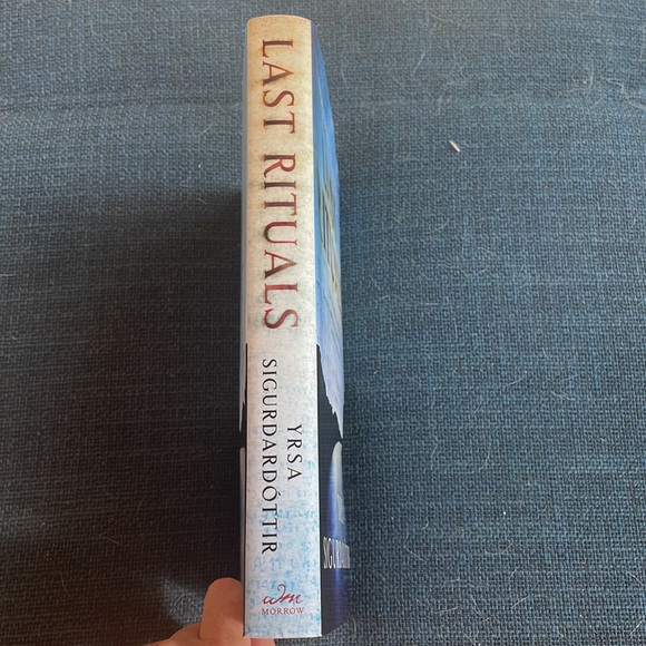 Last Rituals (An Icelandic Novel) Yrsa Sigurdardottir. Mystery. Secret symbols. - Picture 7 of 10